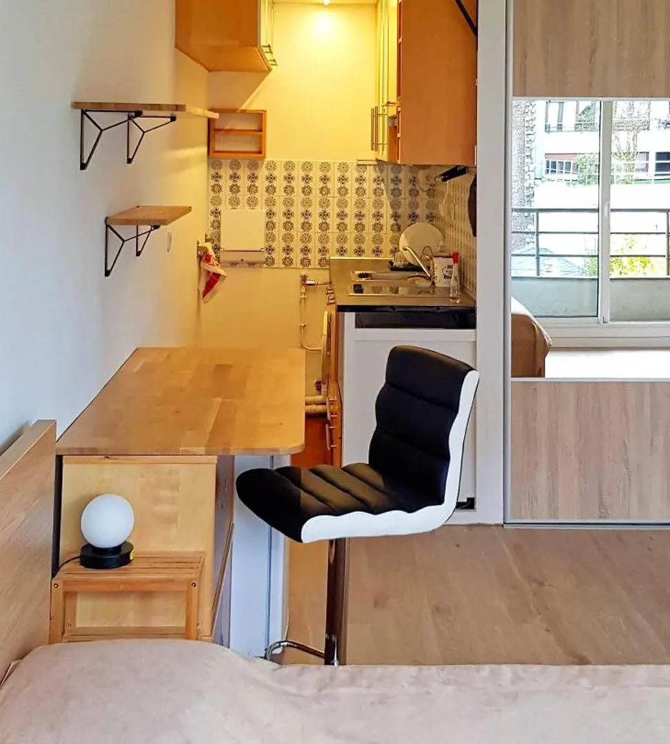 Chic Parisian Retreat Bright Spacious And Secure Parking